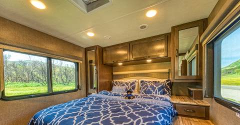 A 30-32 road bear rv autocamper inside 4.jpg