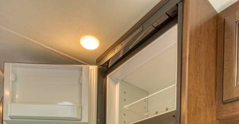 C22-24 road bear rv usa autocamper motorhome inside 2.jpg