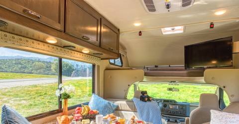 C22-24 road bear rv usa autocamper motorhome inside 7.jpg