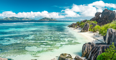 bild på strand på seychellerna
