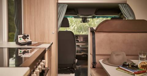 beach autocamper maui new zealand motorhome siddegruppe førerehus