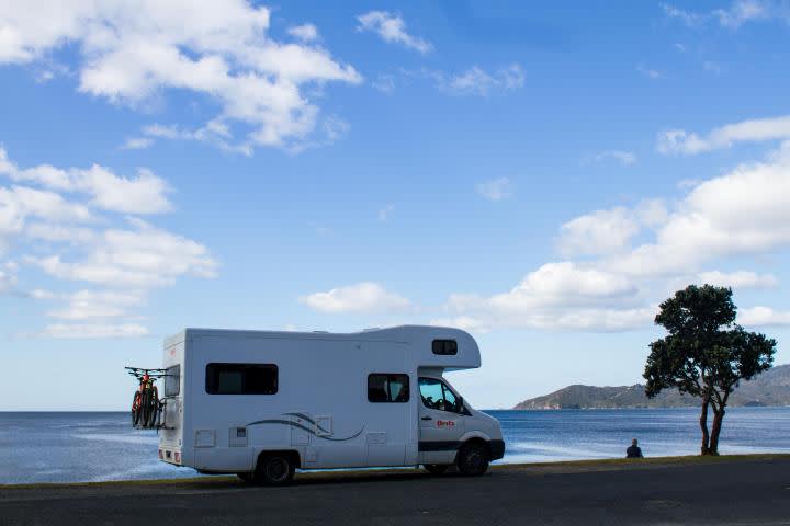 vista autocamper britz new zealand sø bjerge udsigt