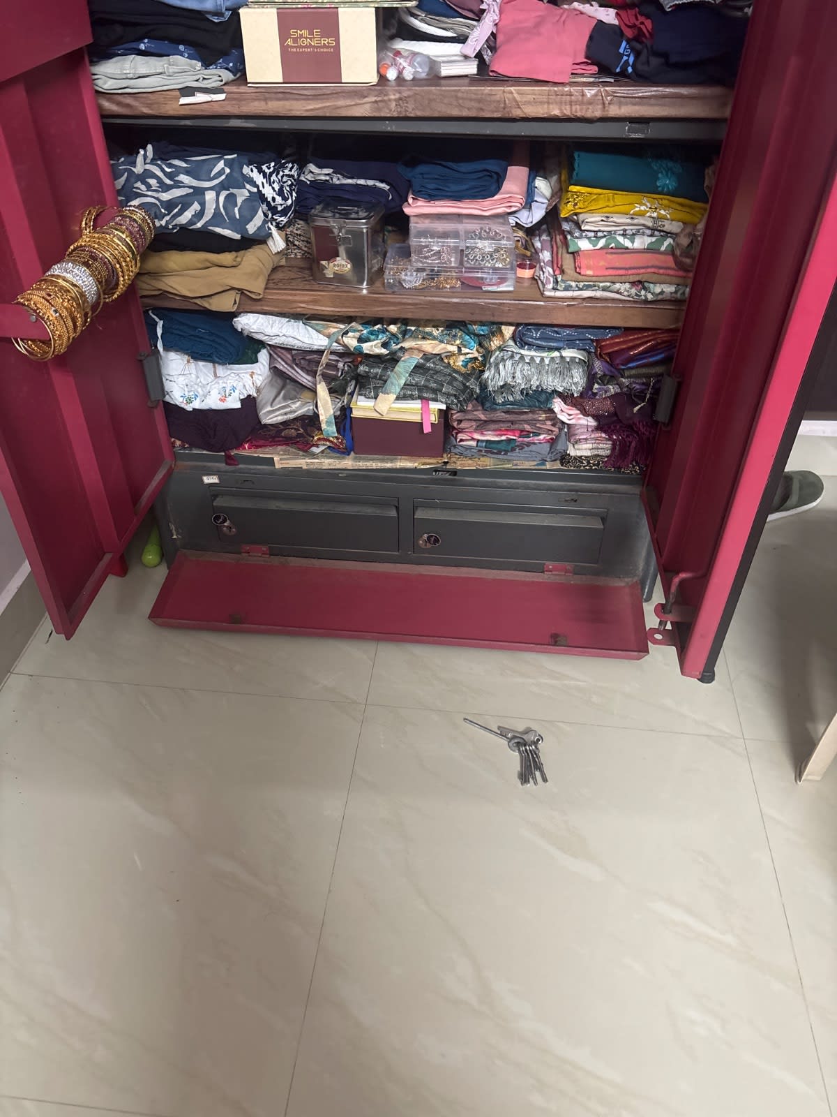 One steel beerow, dressing table and laptop table - Thumbnail 3