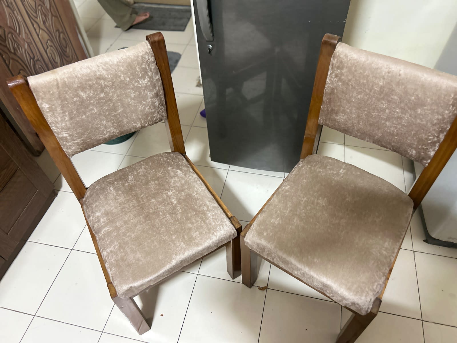 2 Wooden chairs for sale in Thane, Maharashtra
