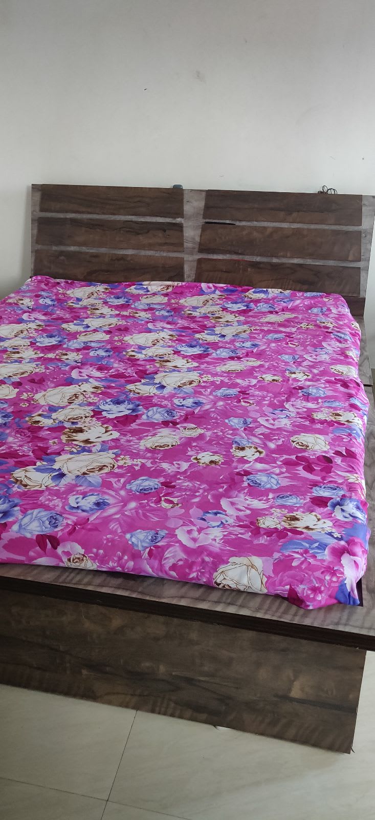 Queen size bed for sale in Pune, Maharashtra