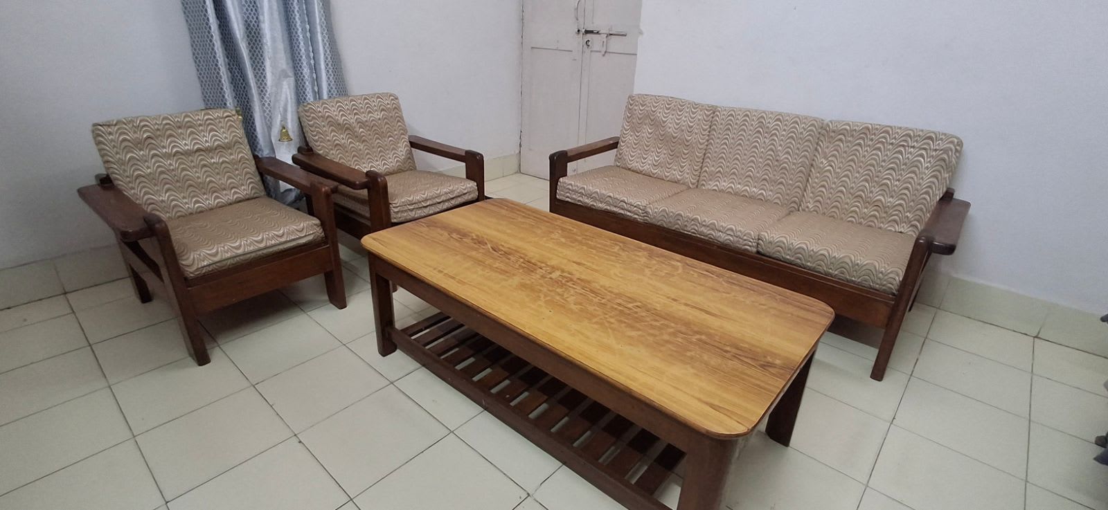Teakwood sofa set -5 seater for sale in New Delhi, Delhi