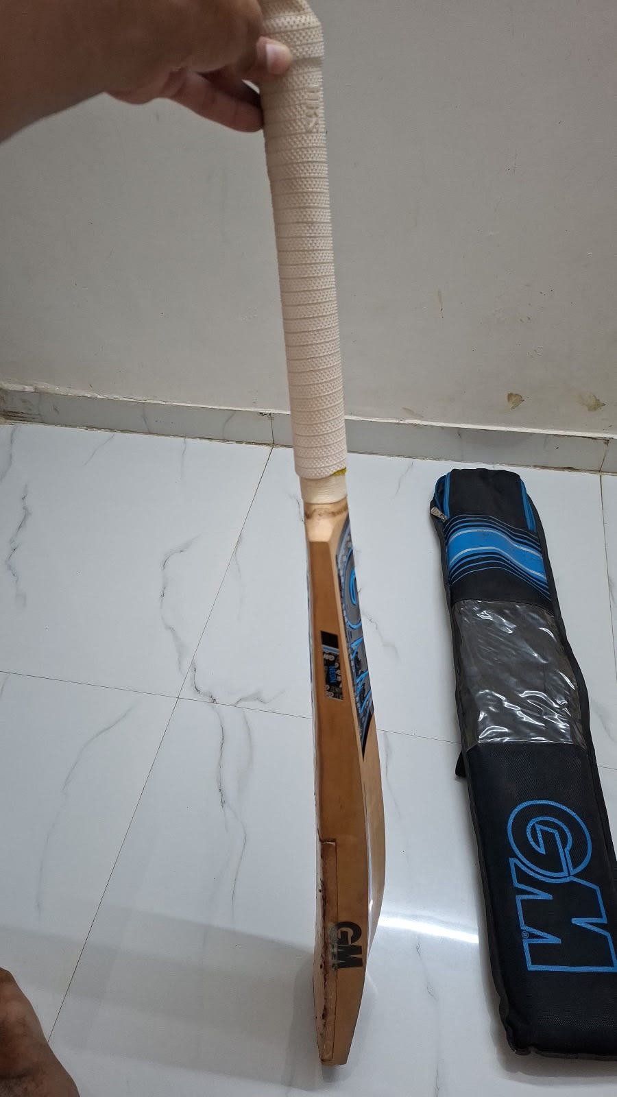 Premium English willow cricket bat with all equipments - Thumbnail 11