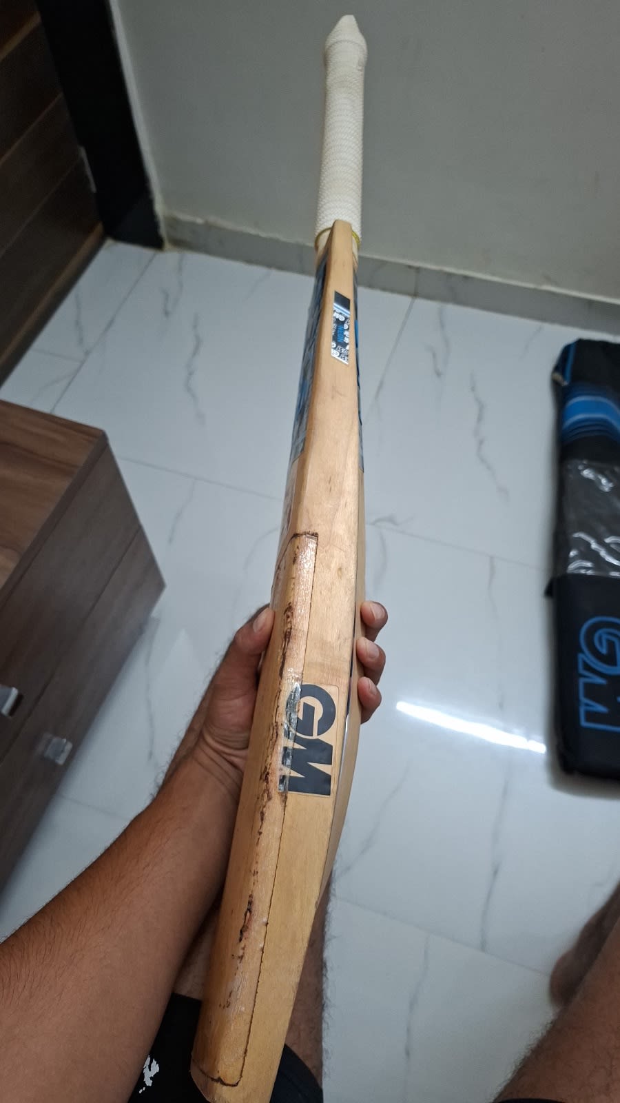 Premium English willow cricket bat with all equipments - Thumbnail 10