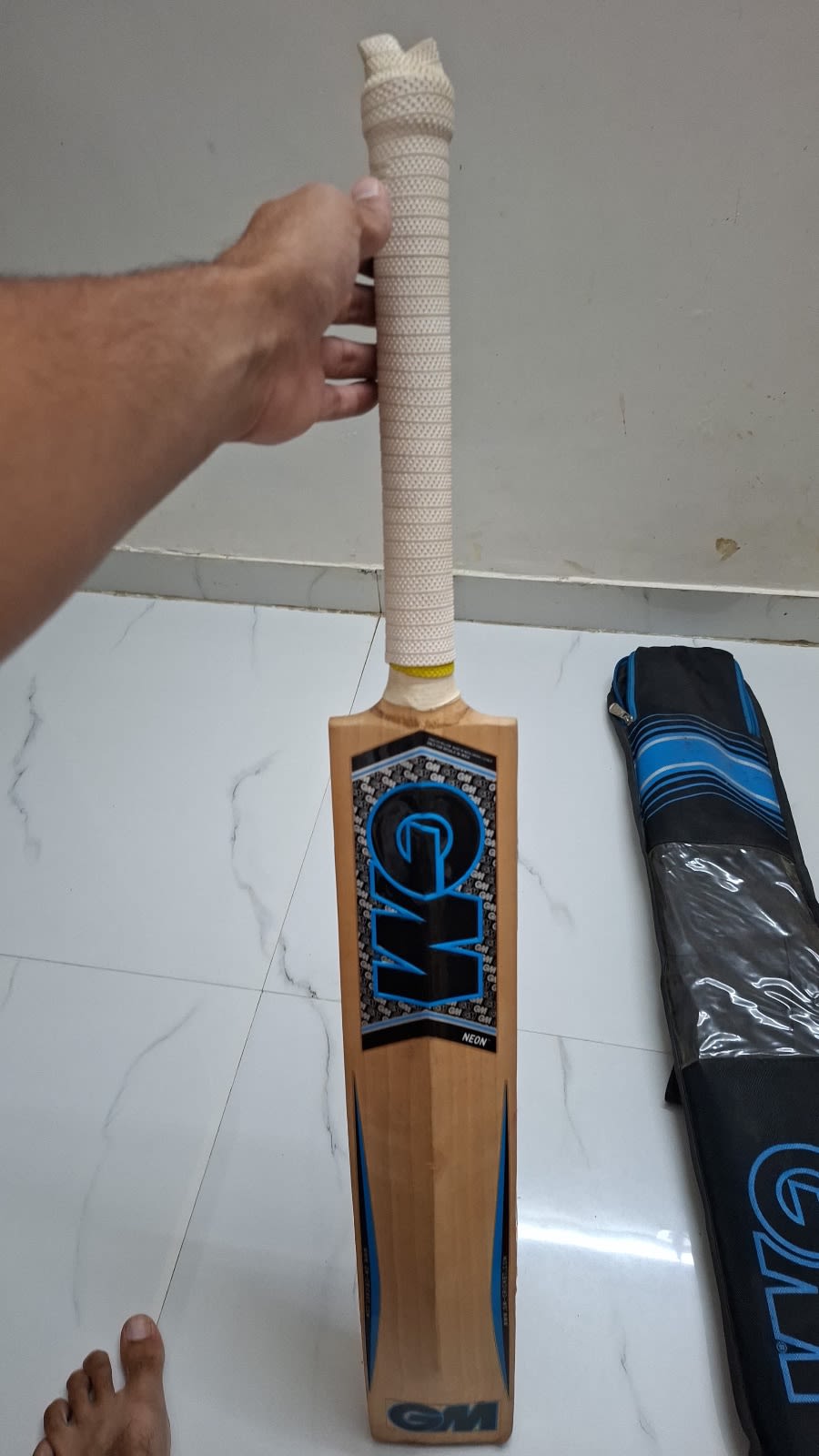 Premium English willow cricket bat with all equipments - Thumbnail 12