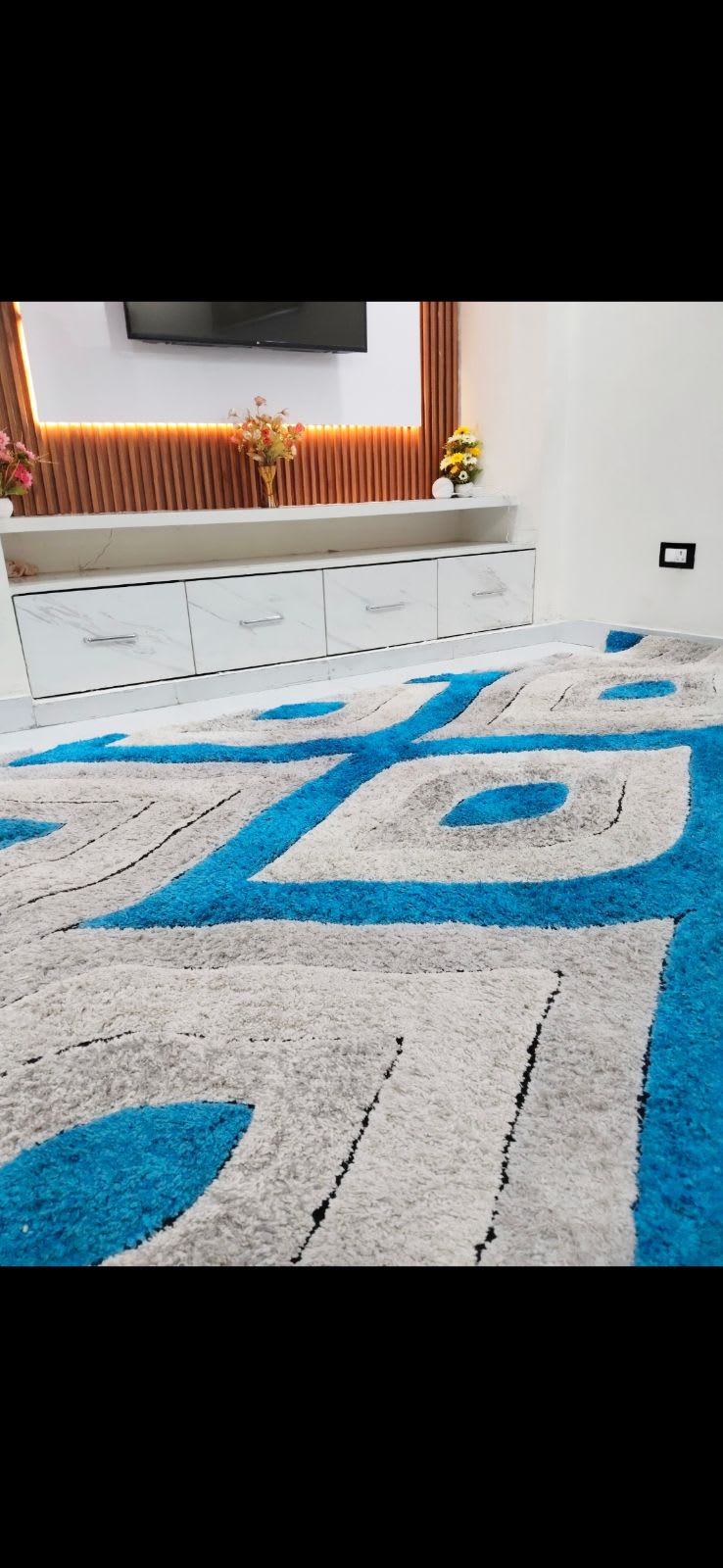Handwoven Rug -10/7 feet - Image 1