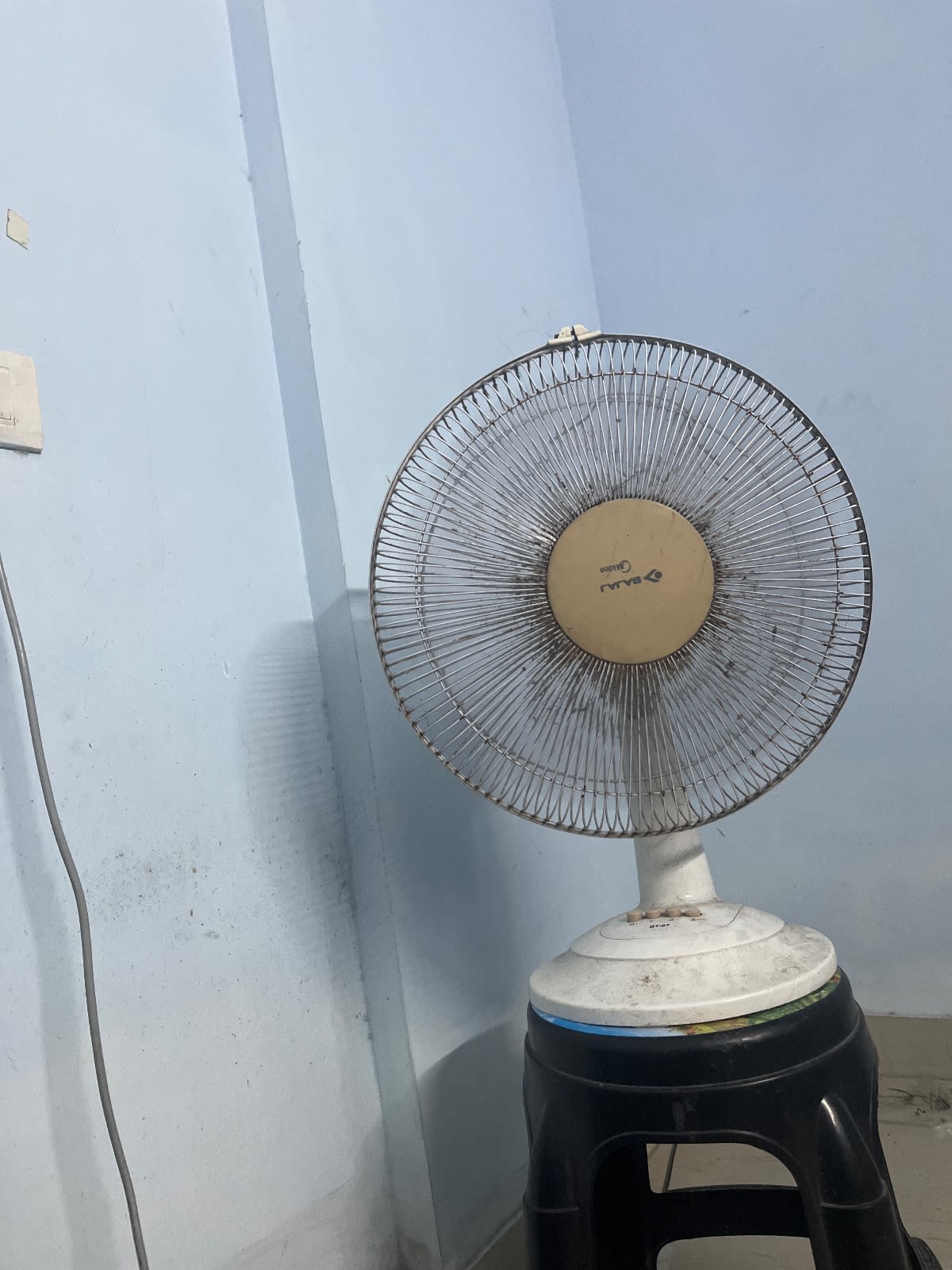 Bajaj table Fan - Image 1