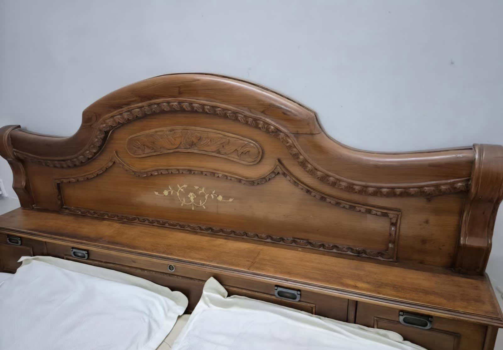 Wooden Bed Frame with Carved Headboard with 2 Single Memoryfoam Mattress - Thumbnail 4