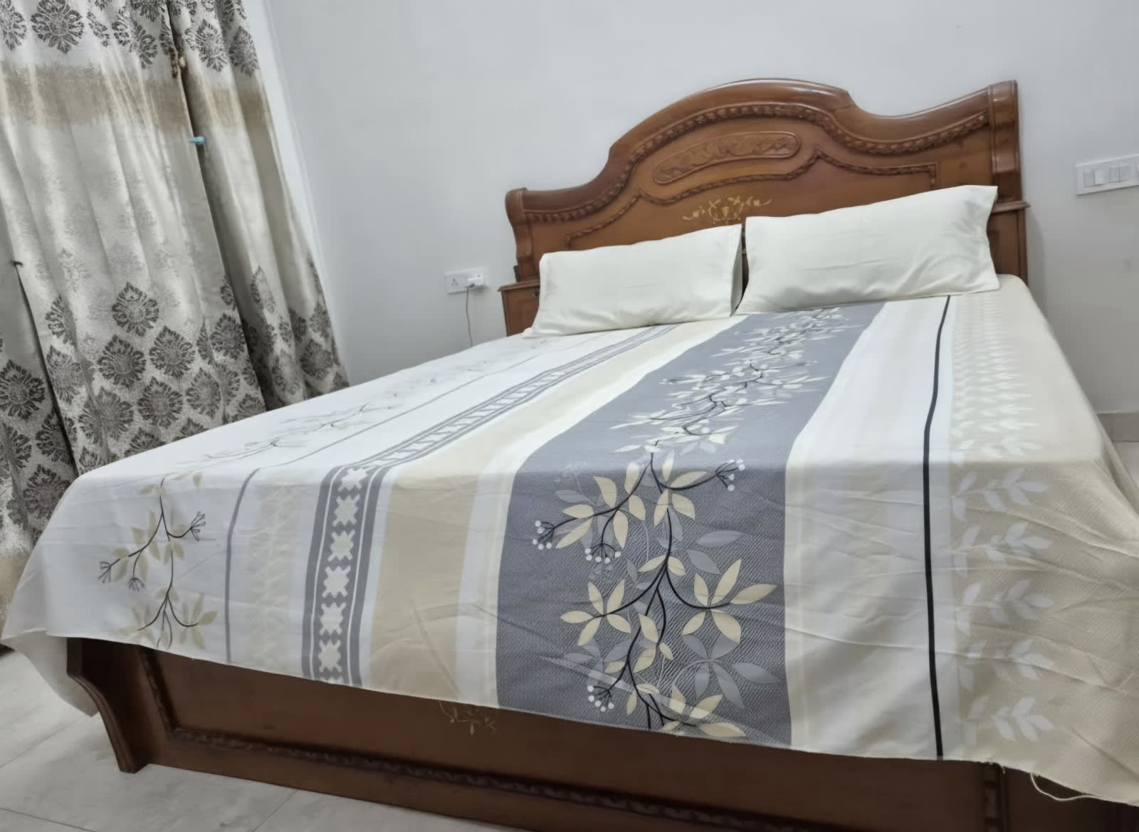 Wooden Bed Frame with Carved Headboard with 2 Single Memoryfoam Mattress - Thumbnail 2
