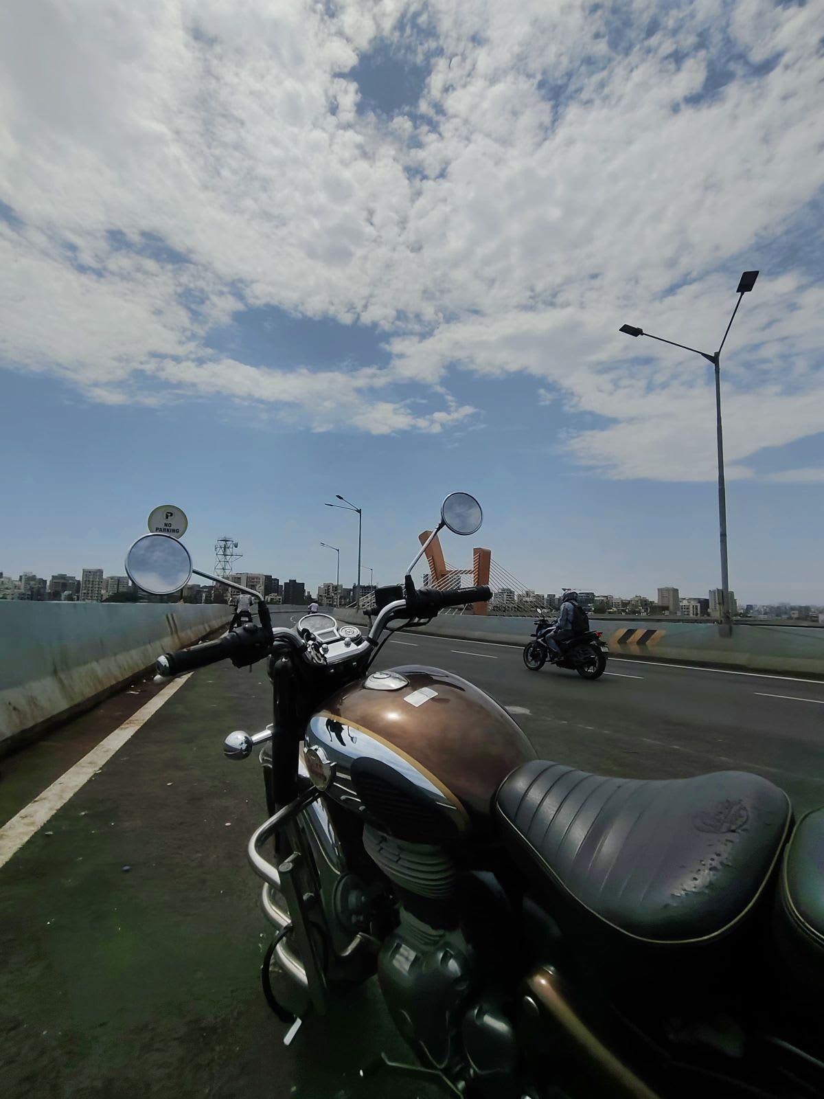 Royal Enfield 350 - Thumbnail 2