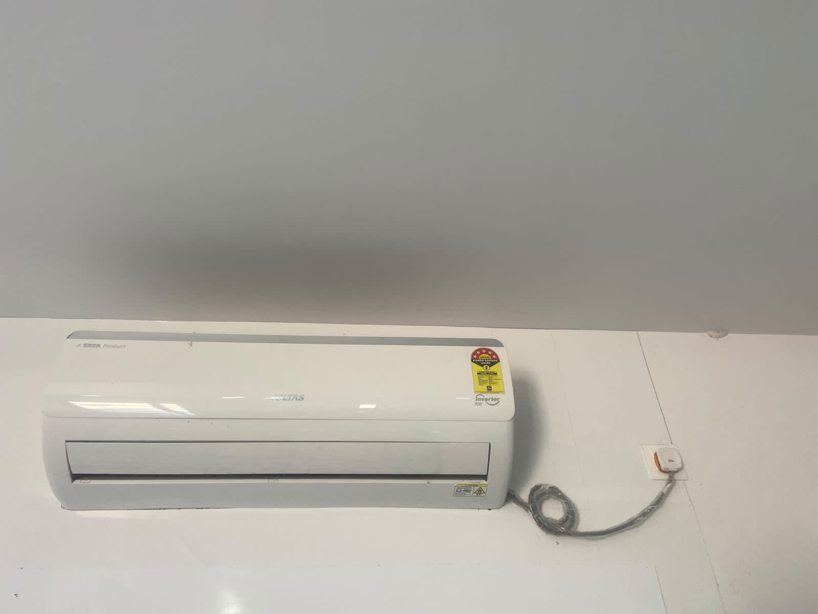 PREMIUM OFFICE FURNITURE & VOLTAS SPLIT AC FOR SALE - Thumbnail 2