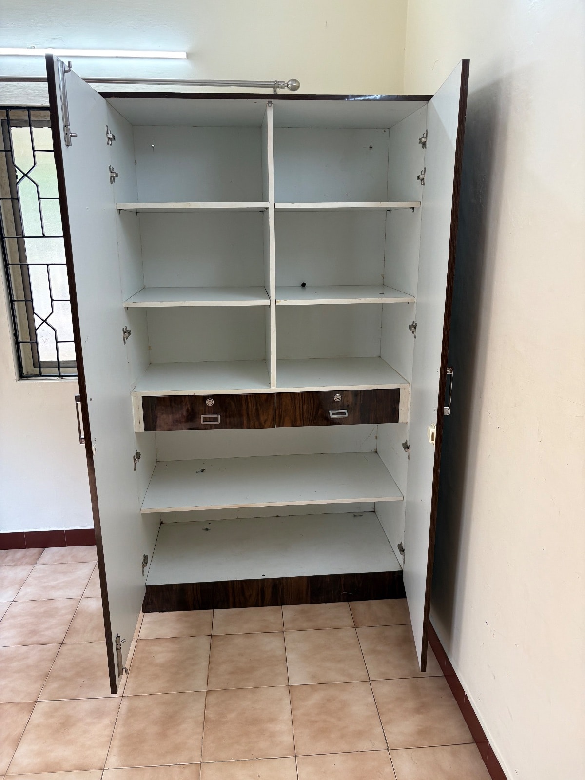 4 wardrobes - Thumbnail 2