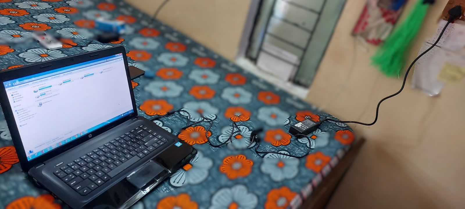 HP 2000 Laptop for Sale - Thumbnail 2