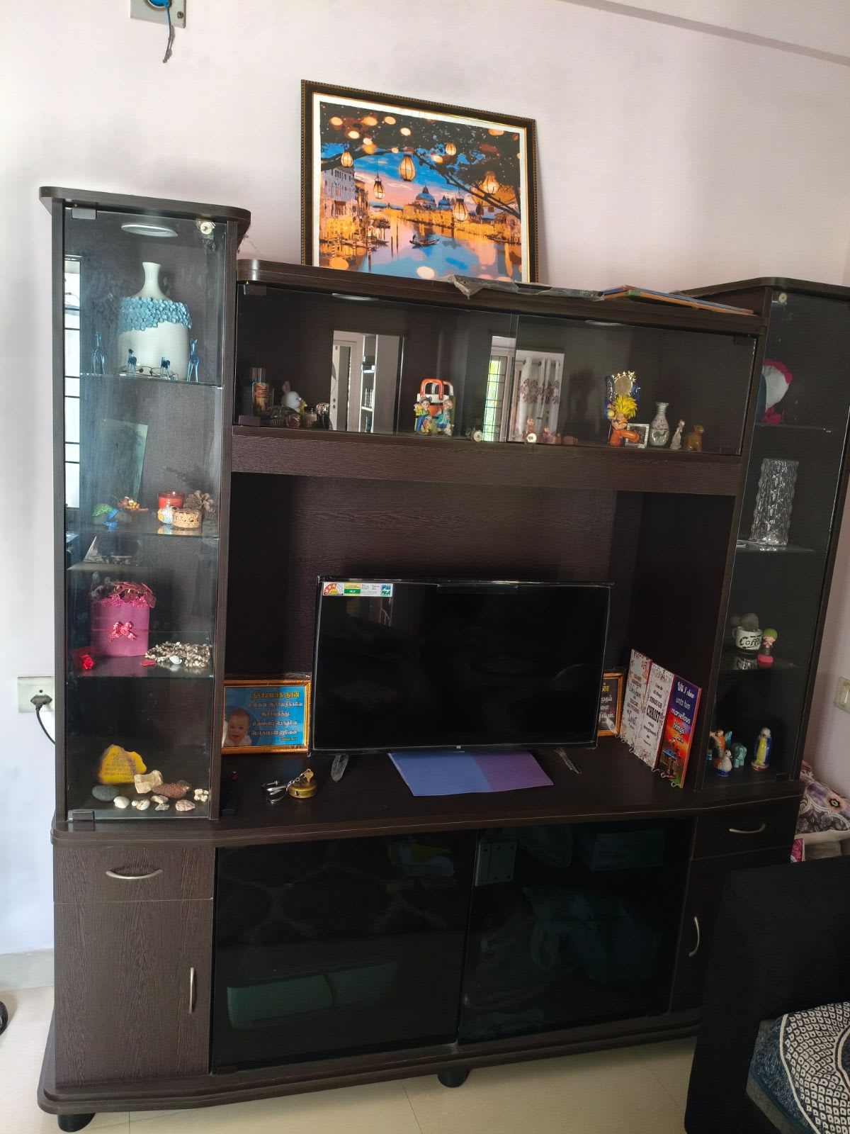 TV cabinet in good condition - Thumbnail 2