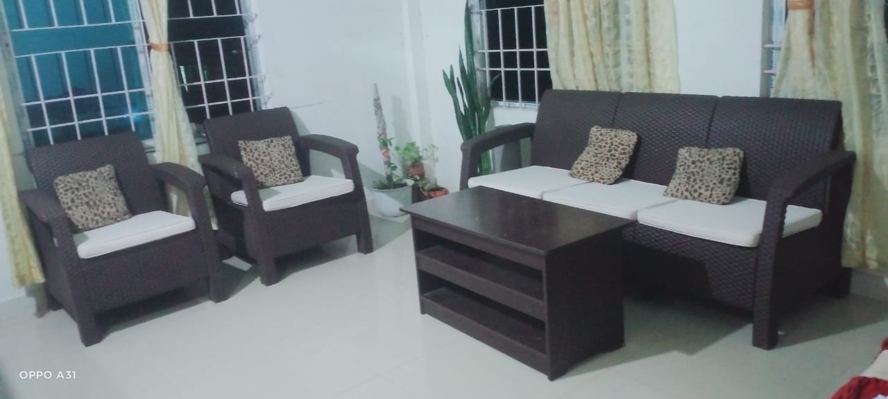 Sofa with tablet 2 year use brand Nilkamal A1 condition for sale in Assam Gohpur, Assam