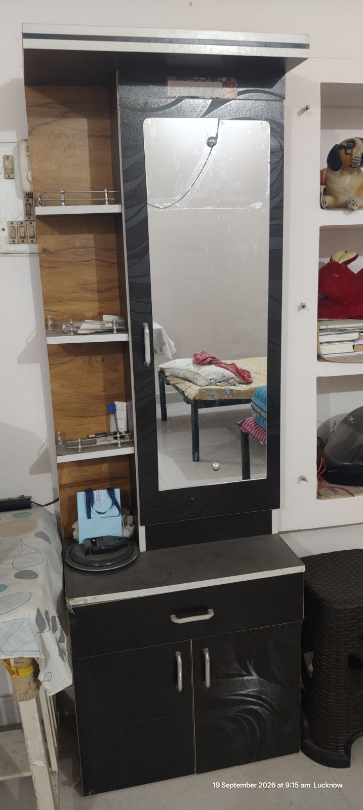 Dressing table - Image 1
