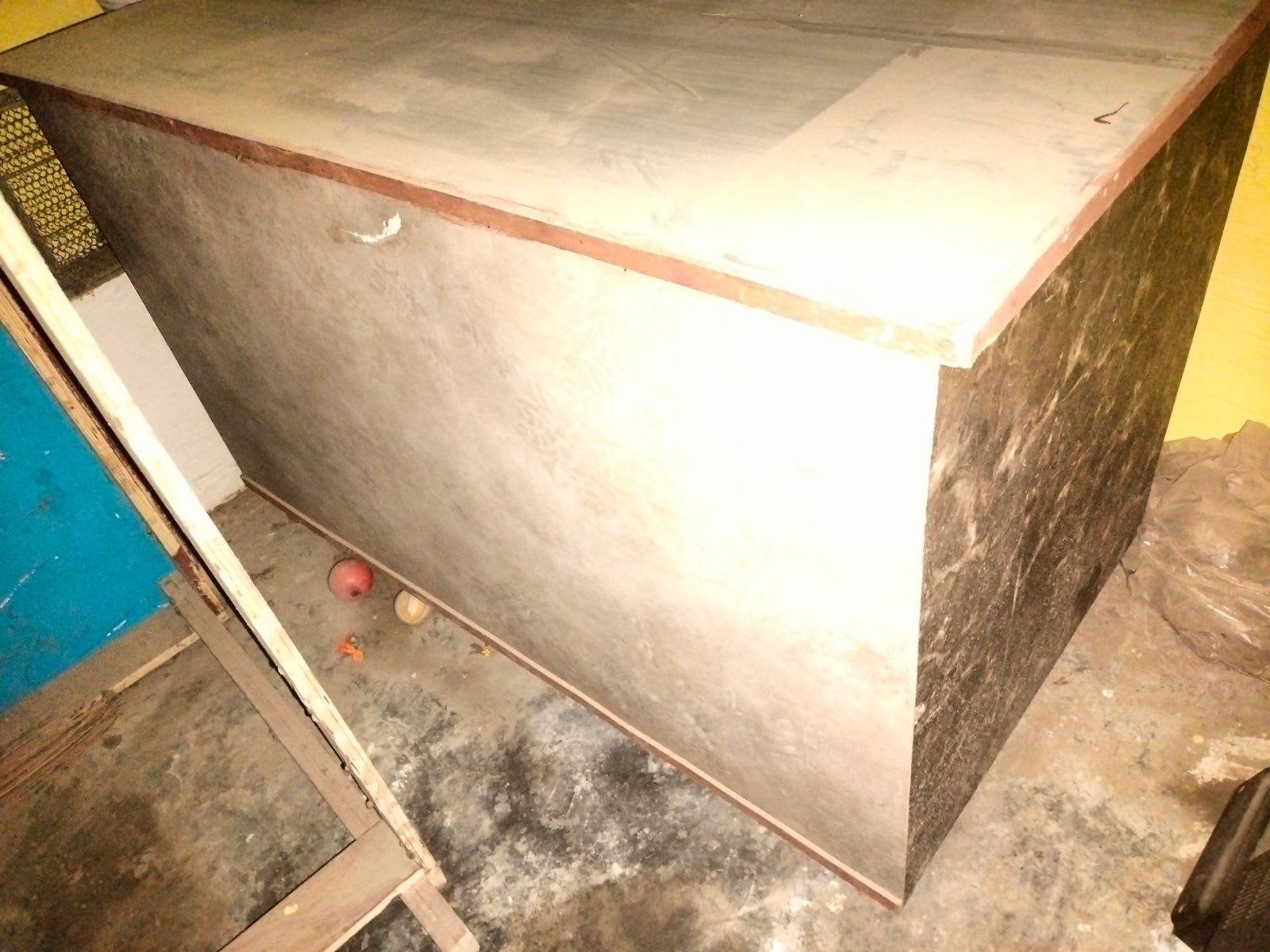 Counter, chair, table - Thumbnail 5
