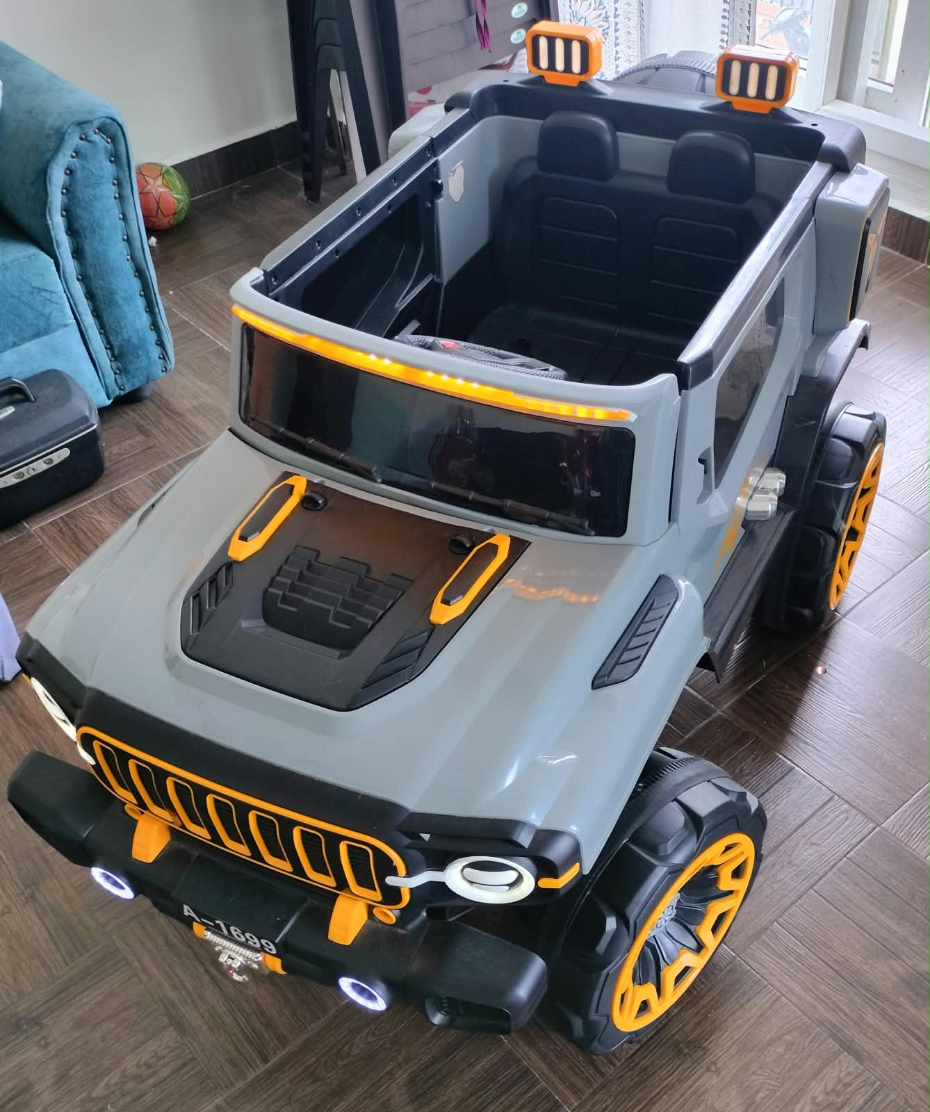 Kids 4x4 Electric Ride-On Jeep (Model A-1699) – Excellent Condition - Thumbnail 2
