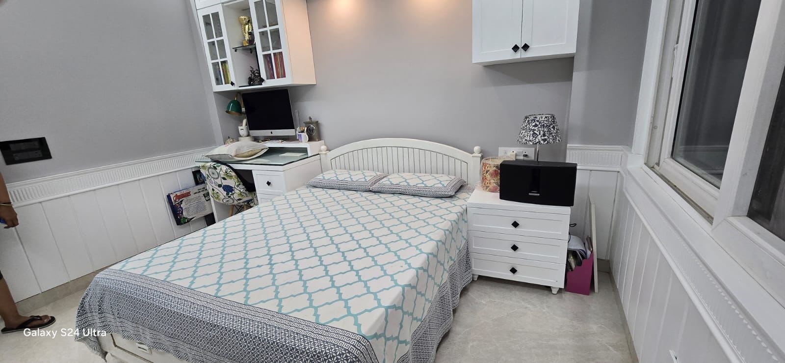 Queen size bed with mattress - Image 1
