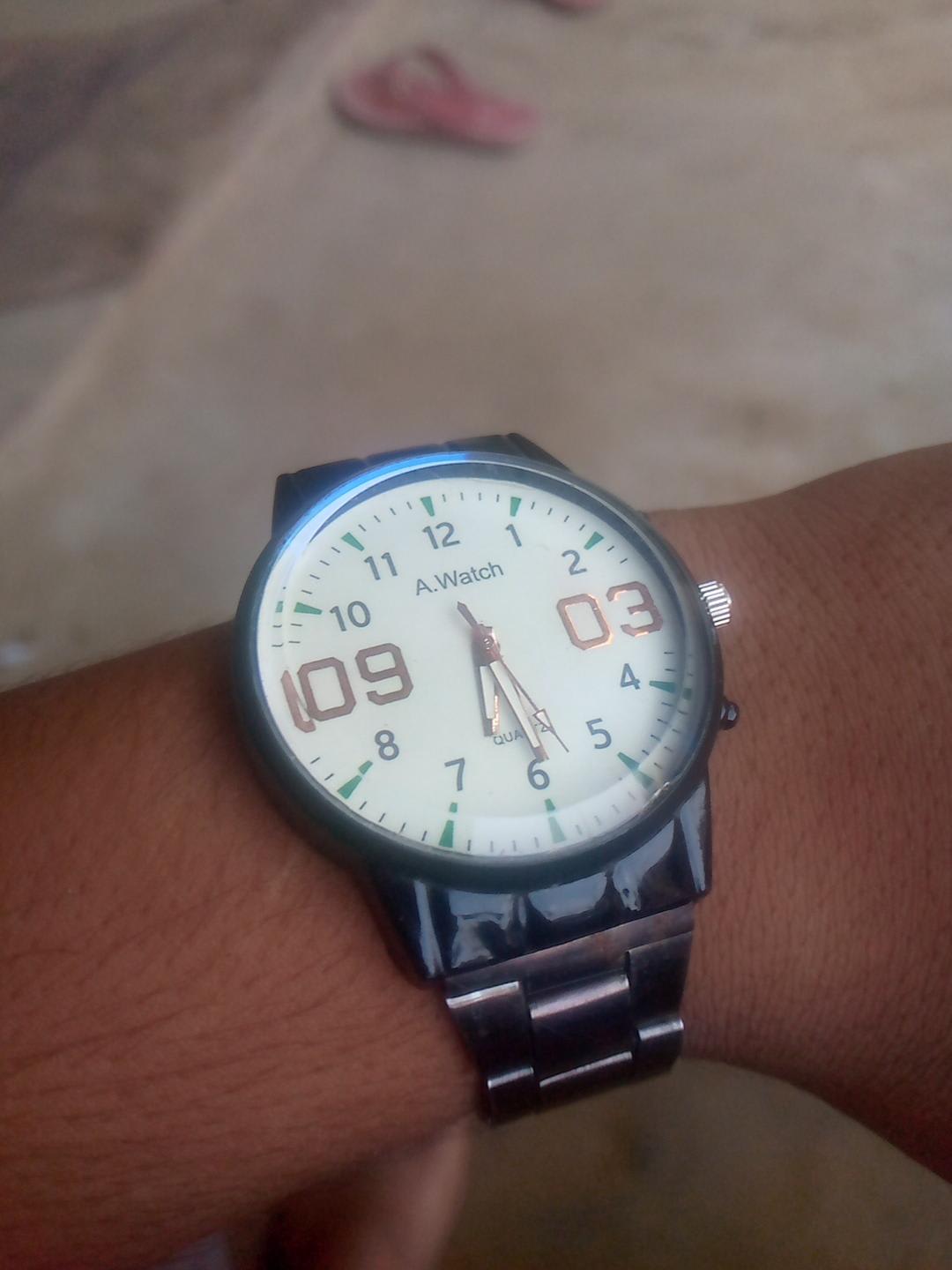 A watch - Thumbnail 2