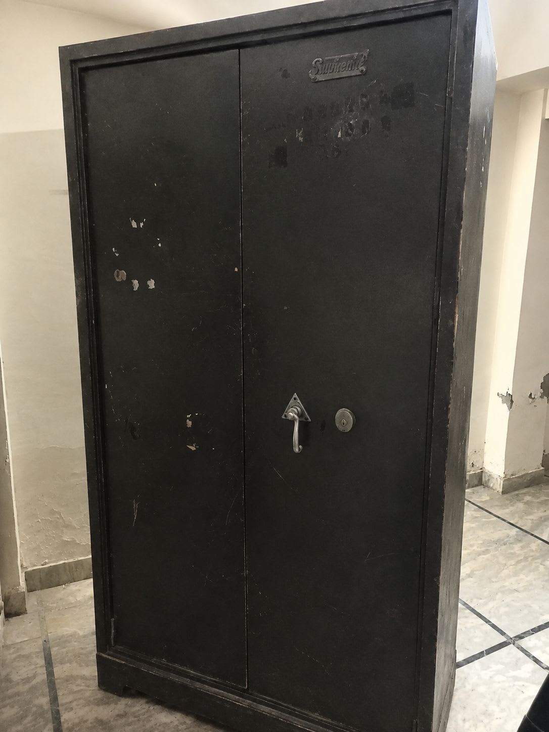 Heavy weighted steel almirah/wardrobe of kishan lal and sons, chandni chowk - Thumbnail 4