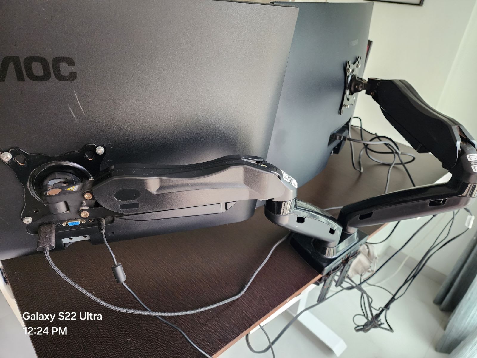 Monitor, Dual monitor stand and Height adjustable desk - Thumbnail 4