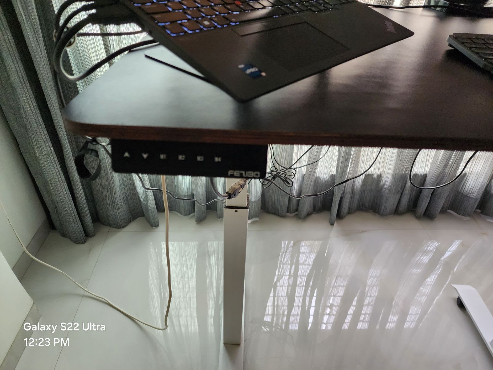 Monitor, Dual monitor stand and Height adjustable desk - Thumbnail 5