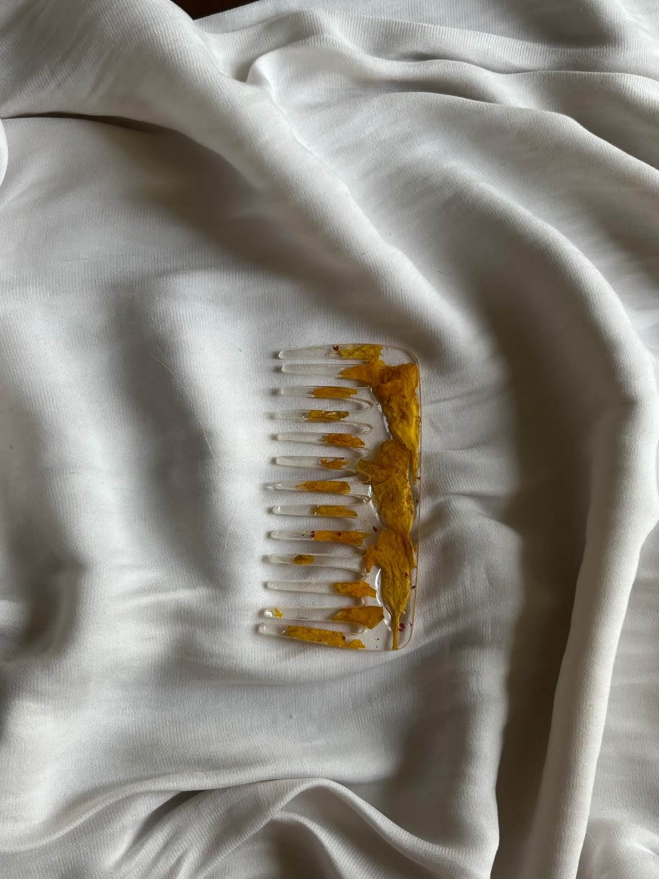 A mini comb for your bag & a cute bun accessory.