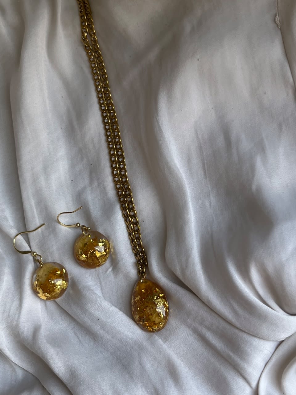 Necklace & earrings bundle Handmade resin with real flowers & stainless steel.