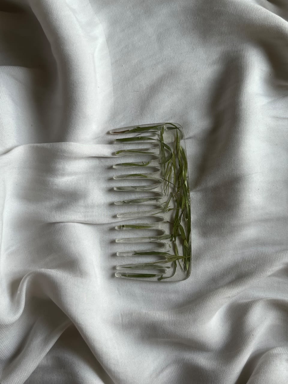 Mini comb & bun clip Real flowers & resin.