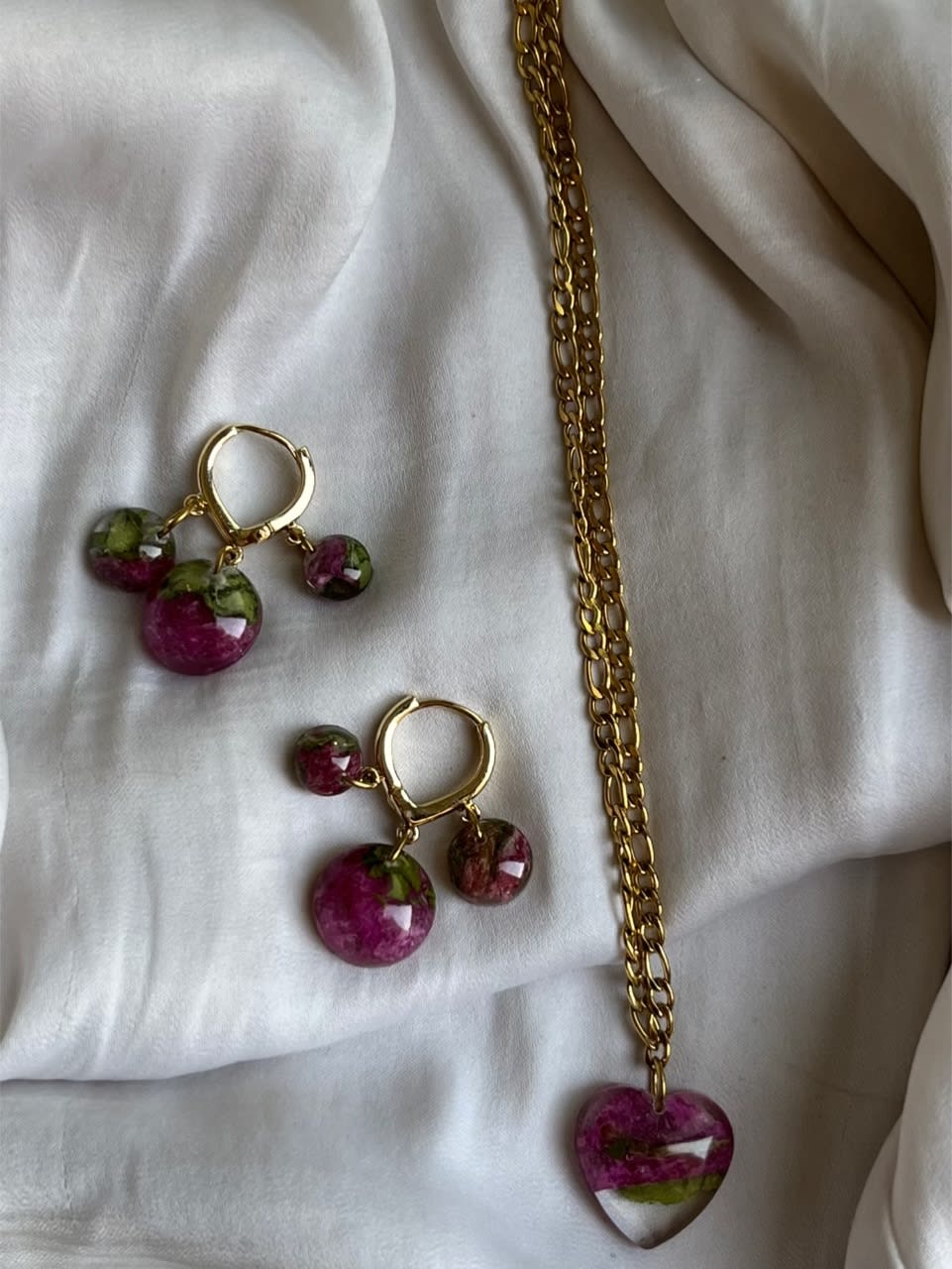 Necklace & earrings bundle Handmade resin with real flowers & stainless steel.