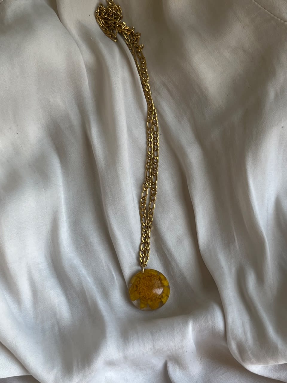 Handmade resin necklace with real natural flowers & stainless steel chain