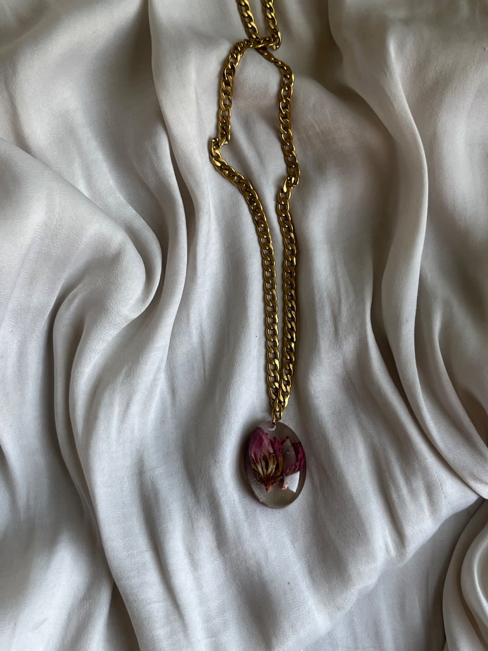 Handmade resin necklace with real natural flowers & stainless steel chain