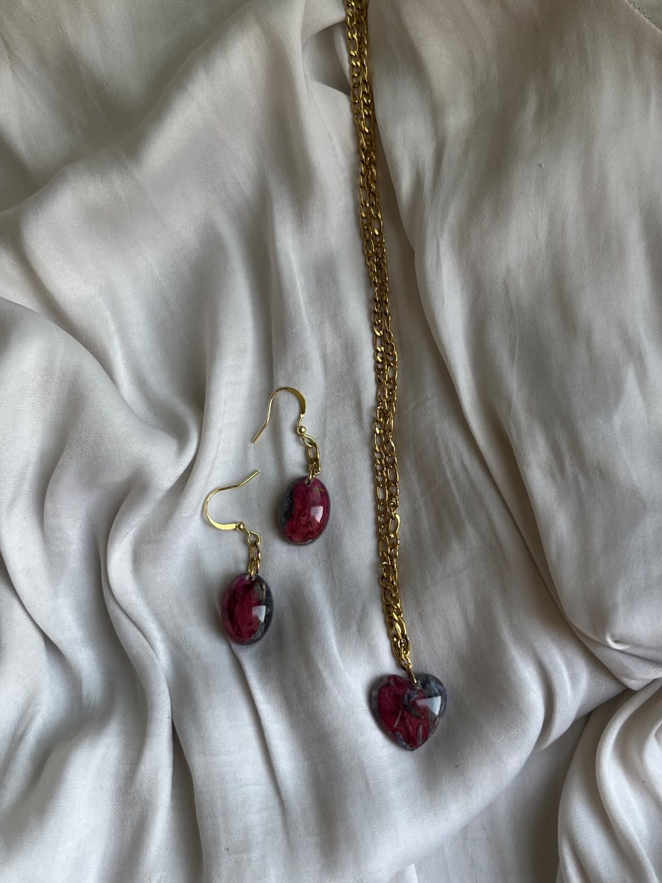Necklace & earrings bundle Handmade resin with real flowers & stainless steel.