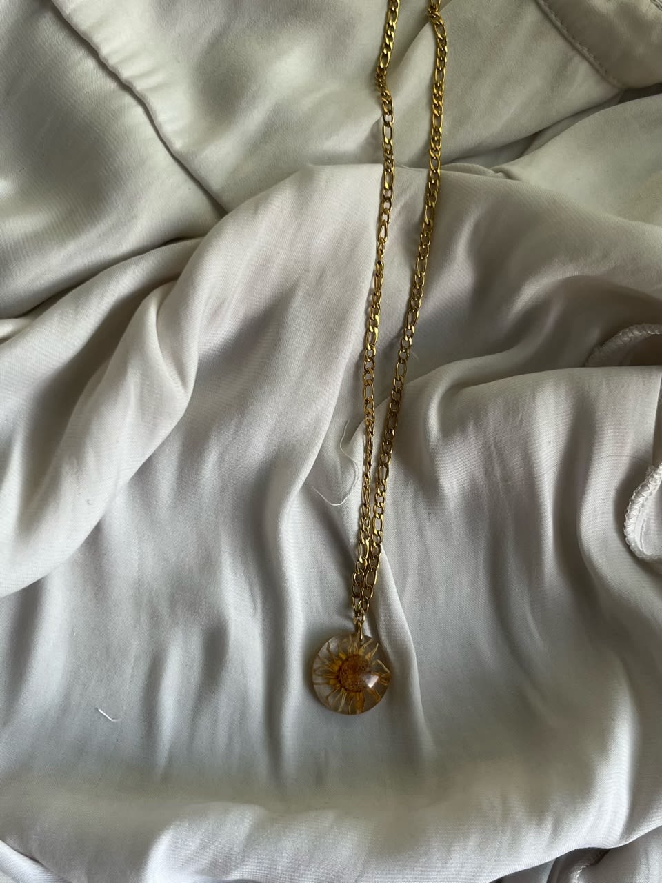 Necklace your own flower, forever yours. Real flower & stainless steel.
