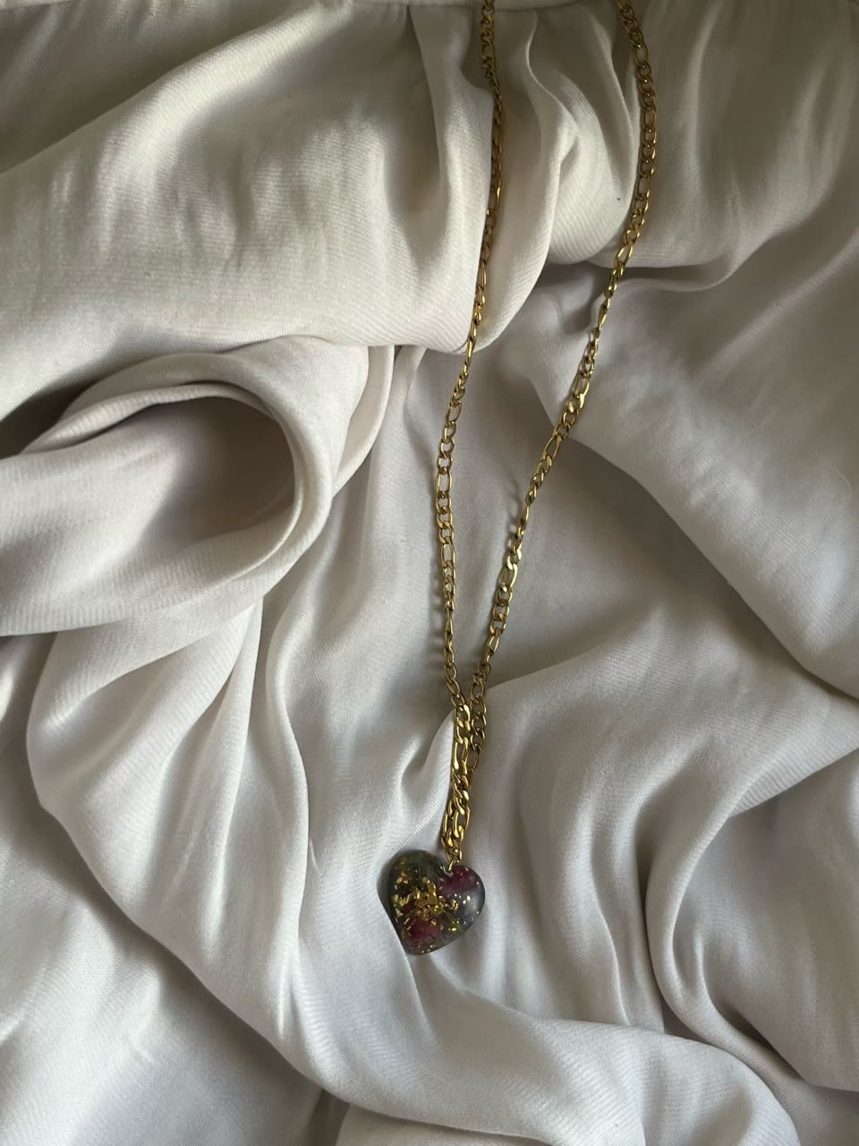 Necklace your own flower, forever yours. Real flower & stainless steel.