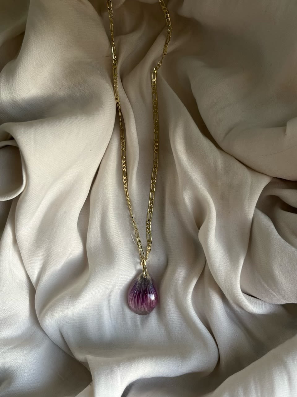 Necklace your own flower, forever yours. Real flower & stainless steel.