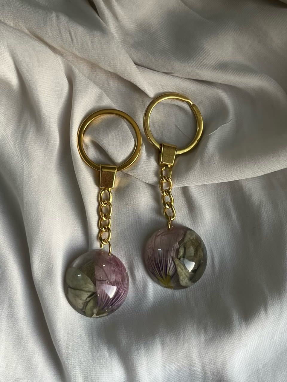 Couple keychains Real flowers preserved in resin.