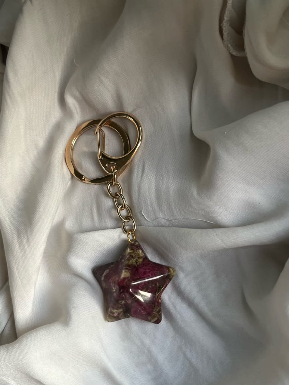 Keychain & bag charm with real flowers in resin, star shaped