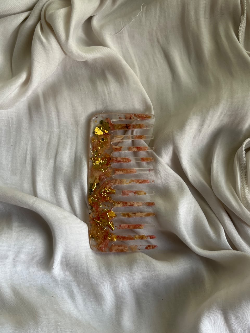 Mini comb & bun clip Real flowers & resin.