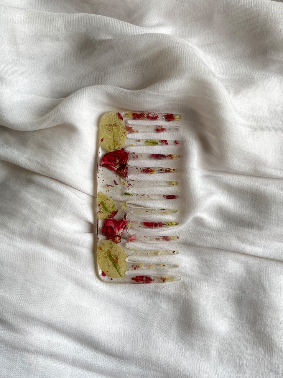 Mini comb & bun clip Real flowers & resin.
