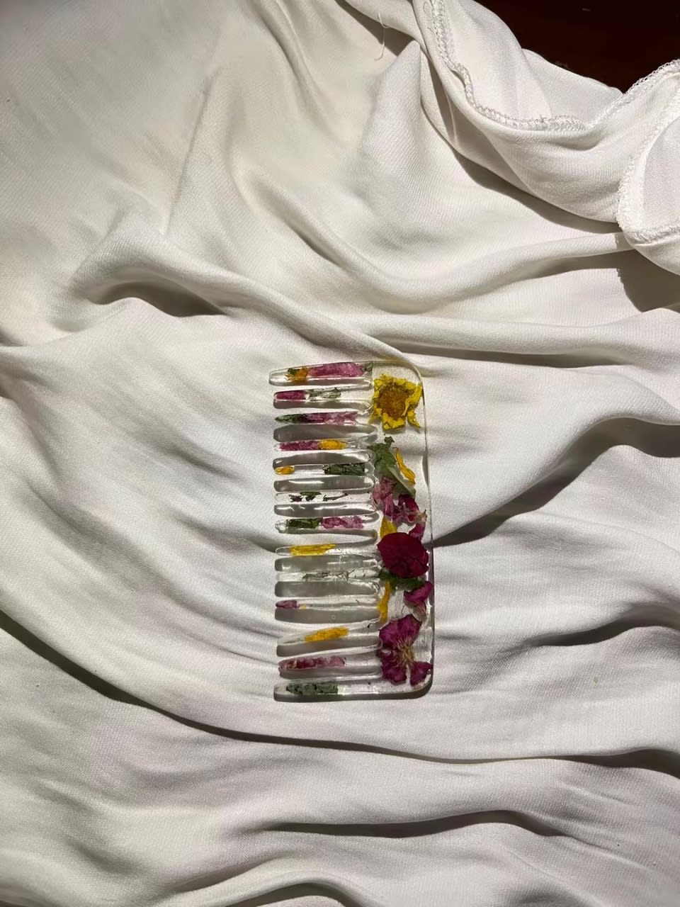 Mini comb & bun clip Real flowers & resin.