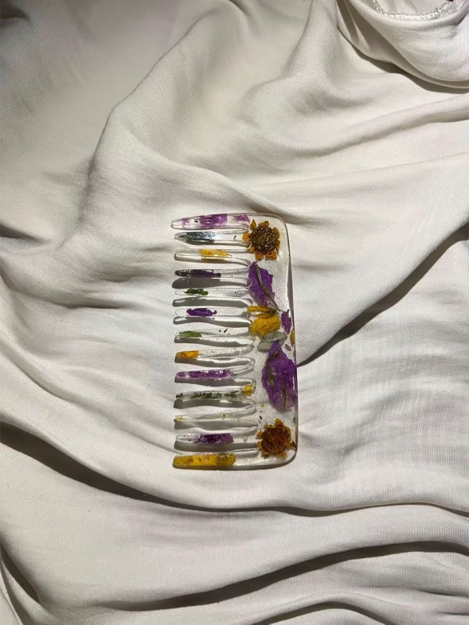 Mini comb & bun clip Real flowers & resin.