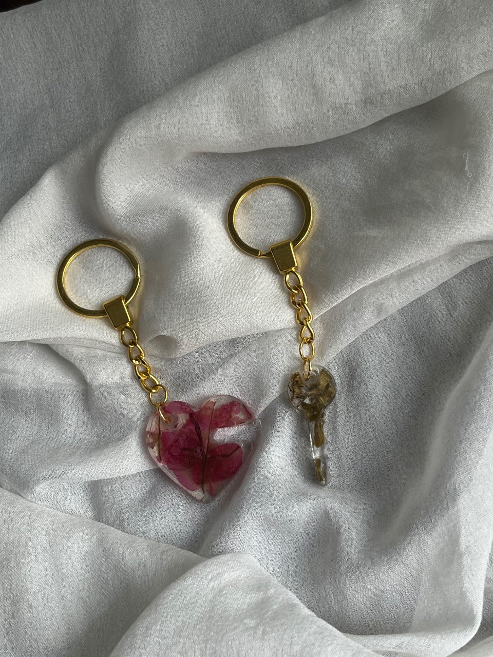 Couple keychains Real flowers preserved in resin.