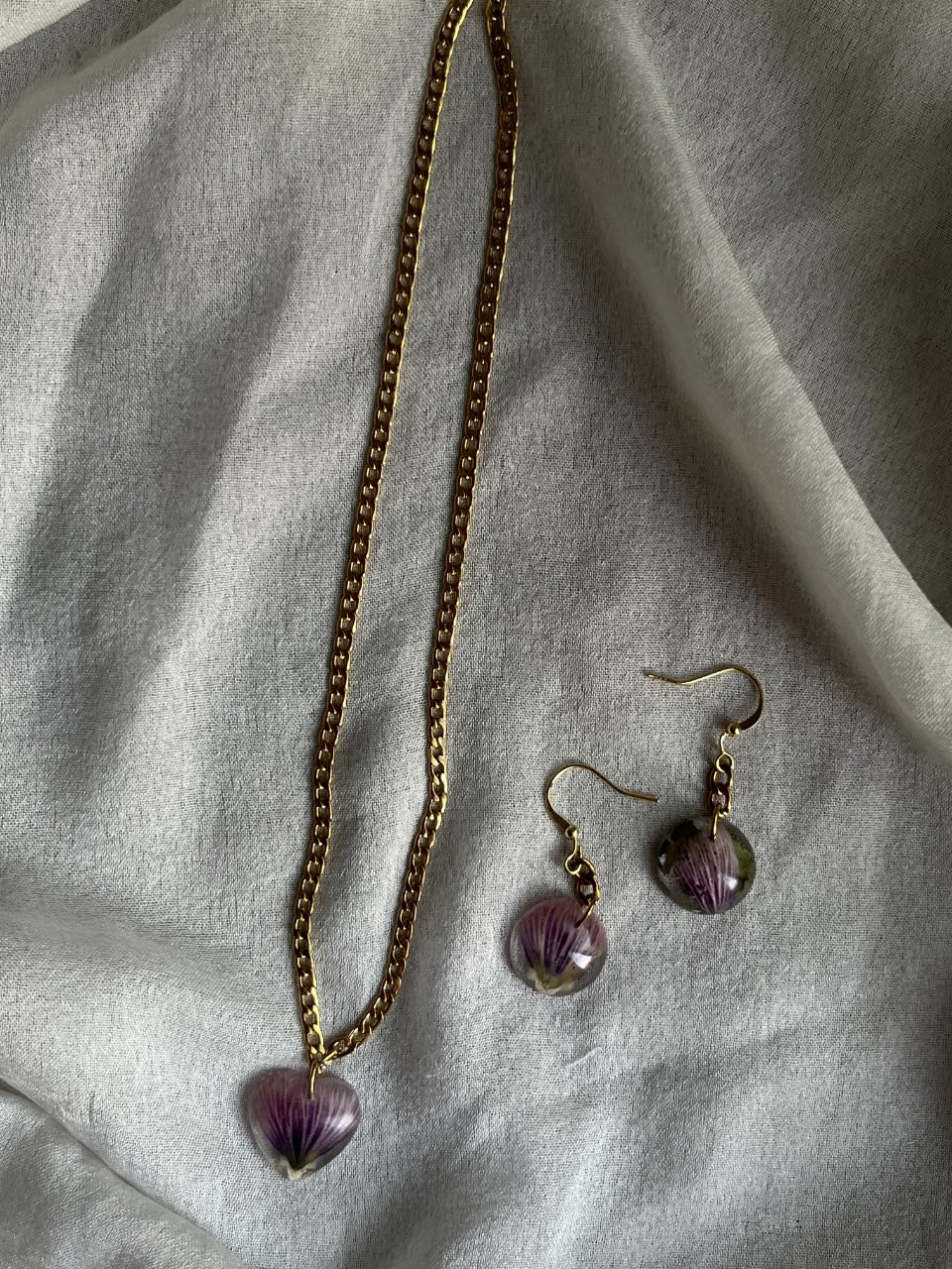 Necklace & earrings bundle Handmade resin with real flowers & stainless steel.