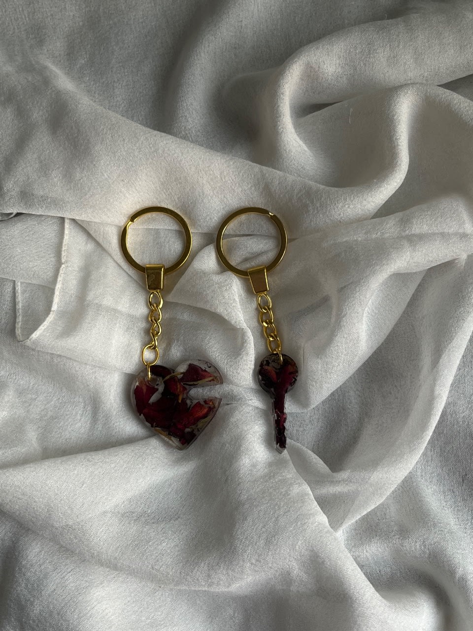 Couple keychains Real flowers preserved in resin.